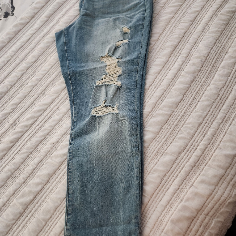 Universal Thread Light Washed Distressed Ladies jeans 14/32 - Picture 4 of 5